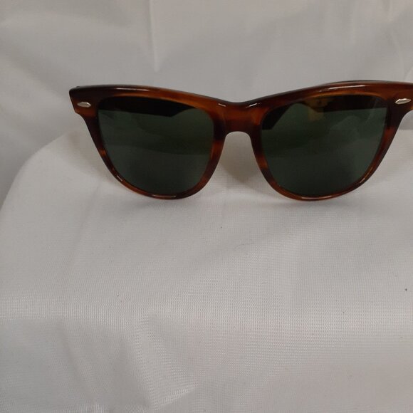 Ray-Ban Wayfarer II Sunglasses with Tortoise Shell Frame - Picture 1 of 6